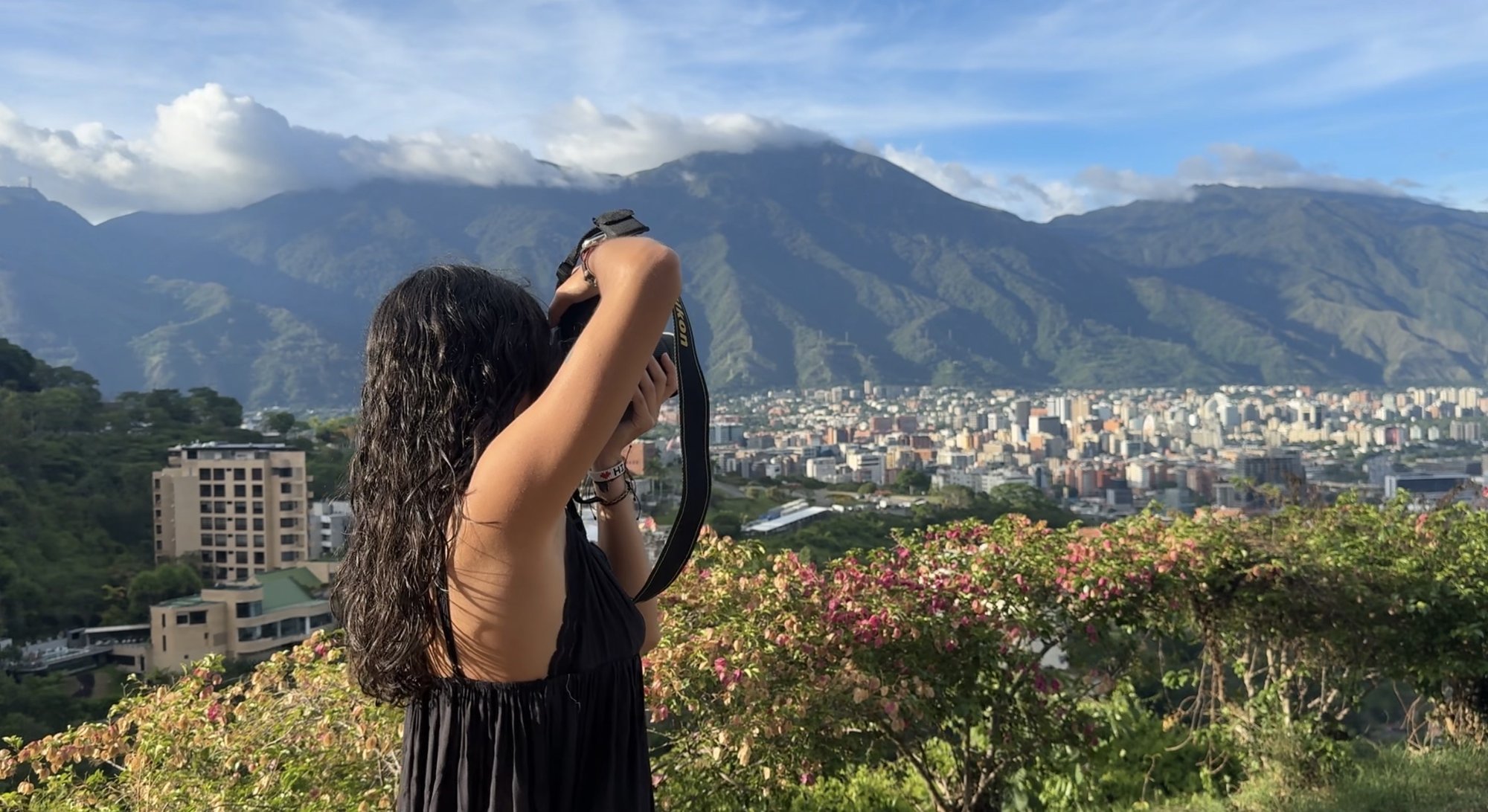 Fotografiando el skyline de Caracas desde un mirador